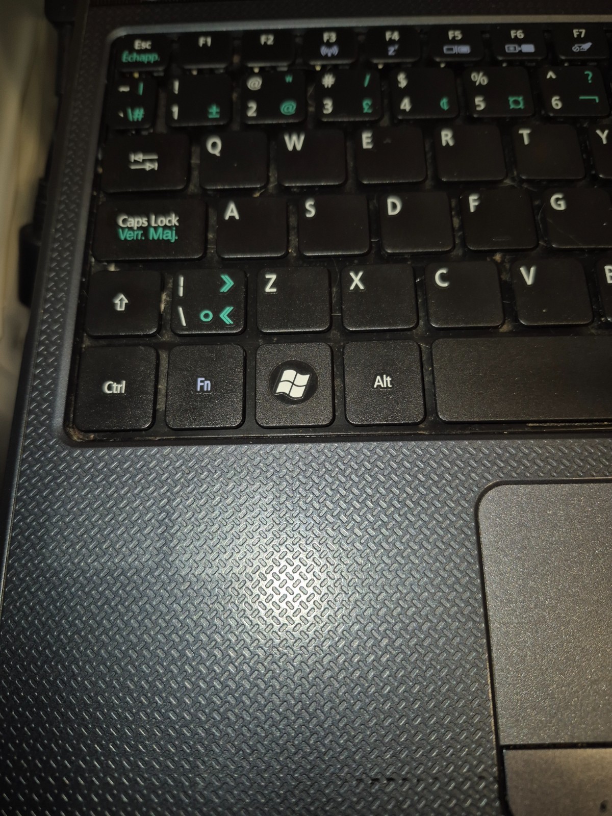 Acer Aspire 5733 Laptop i3 SSD Windows 10 WiFi Webcam Charger Tested