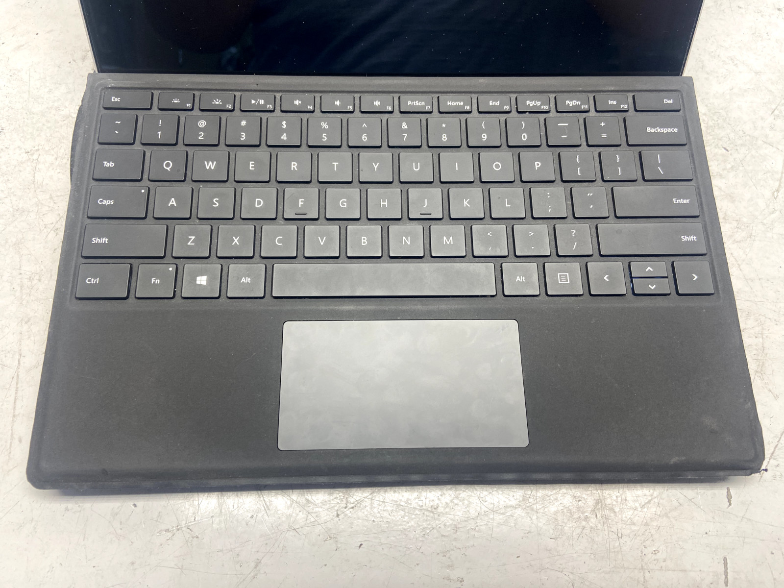 Microsoft Surface 1724 Intel Core i5-6300u 4GB 128GB SSD Windows 10