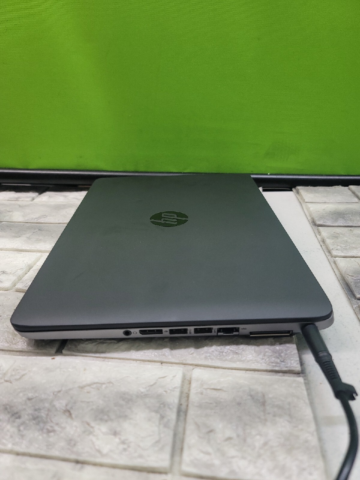 HP EliteBook 840 14″, i5 2.5GH, 500GB , 8 GB, Windows 10 w Charger *V.CLEAN*