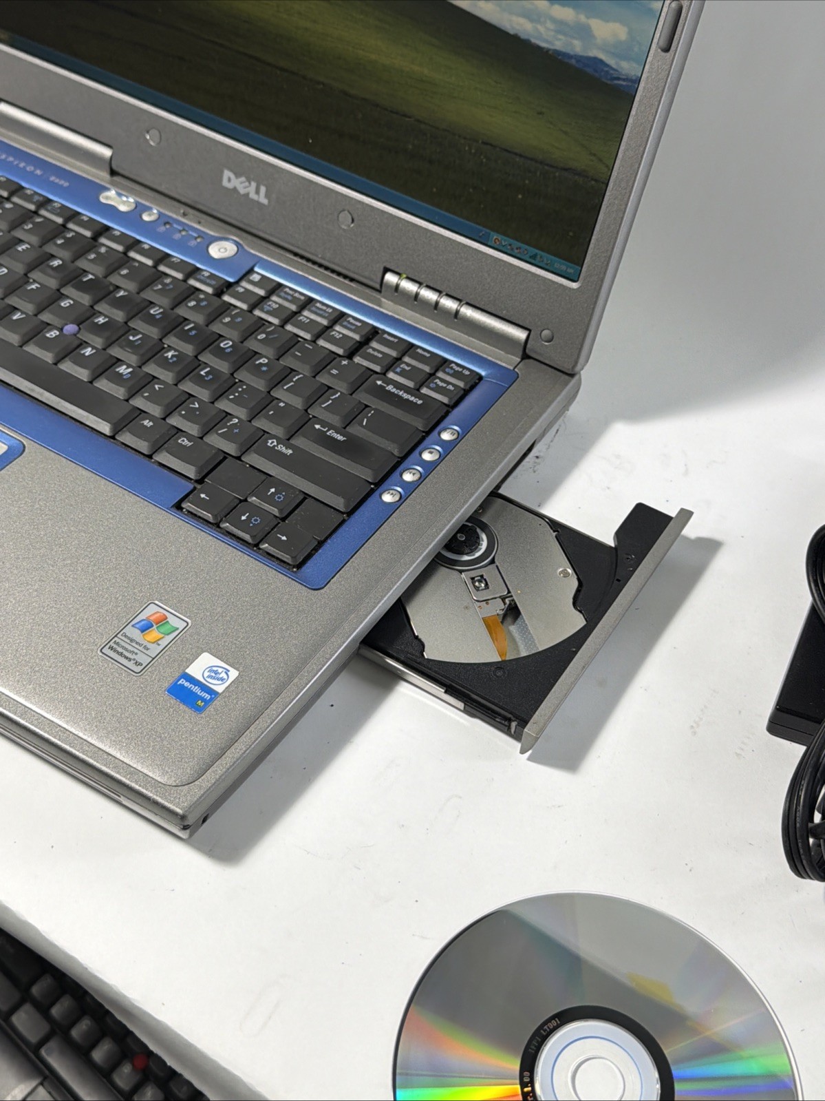 Dell Inspiron 8600 15″ Windows XP Laptop Radeon 9600 1680×1050 9 Pin Serial NICE