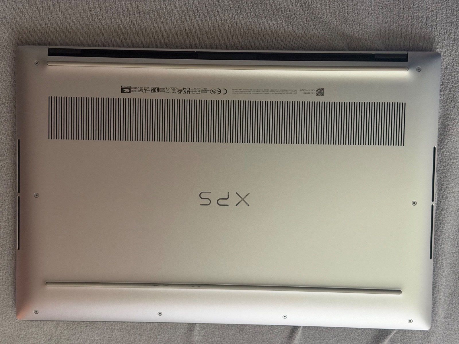 Dell XPS 15 9530 Silver OLED 3.5K i9-13900H 32GB RAM 2TB Nvidia RTX 4070 8GB