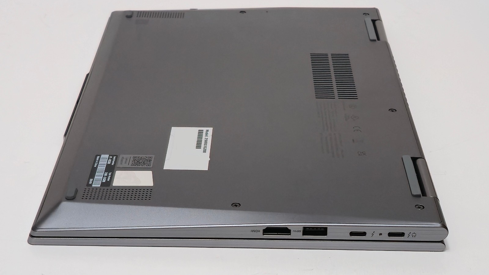 Lenovo ThinkPad X1 Yoga Gen 8 (i7-1365U CPU, 32 GB RAM 1 TB SSD) 14″ UHD Touch