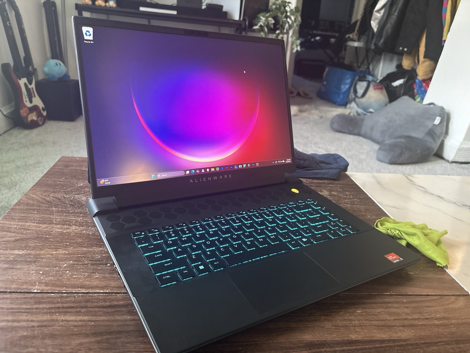 Alienware m16 Ryzen 9 7845HX RTX 4070 16GB RAM 1TB SSD