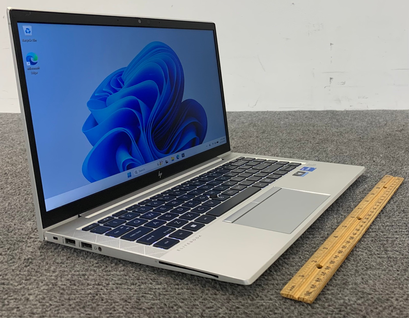 HP EliteBook 840 G8 14″ Laptop i5-1135G7 16GB RAM 512GB NVMe, Boots to BIOS