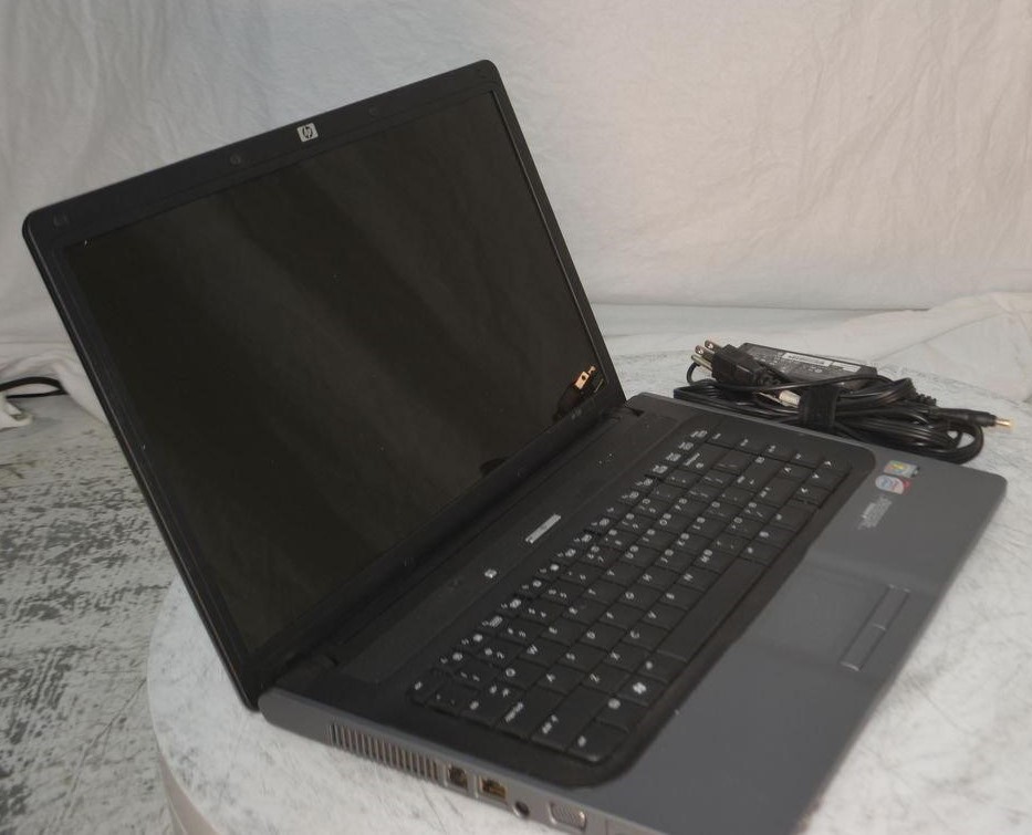 HP 530 FH553AT-ABA INTEL CORE2 T5200 laptop 1GB 160GB 1.6Gz SEE NOTES