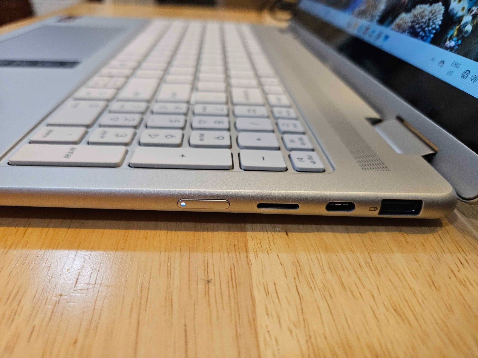 Lenovo – Yoga 7 2-in-1 16″ Ryzen AI 7 350 2.0GHz 16GB RAM 1TB SSD 83JU0003US