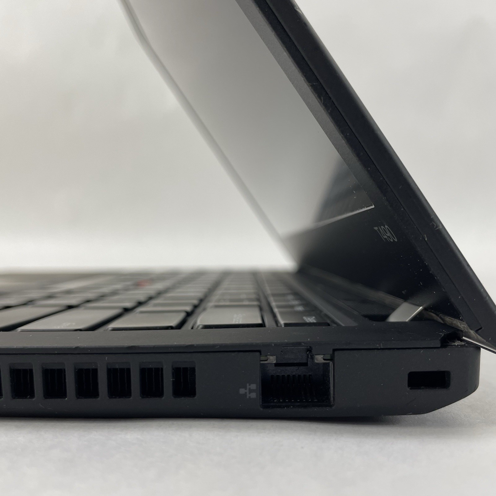 Lenovo ThinkPad T490 14″ i5-8365U 1.60 GHz 8 GB RAM No SSD/OS/AC – Bad Hinge