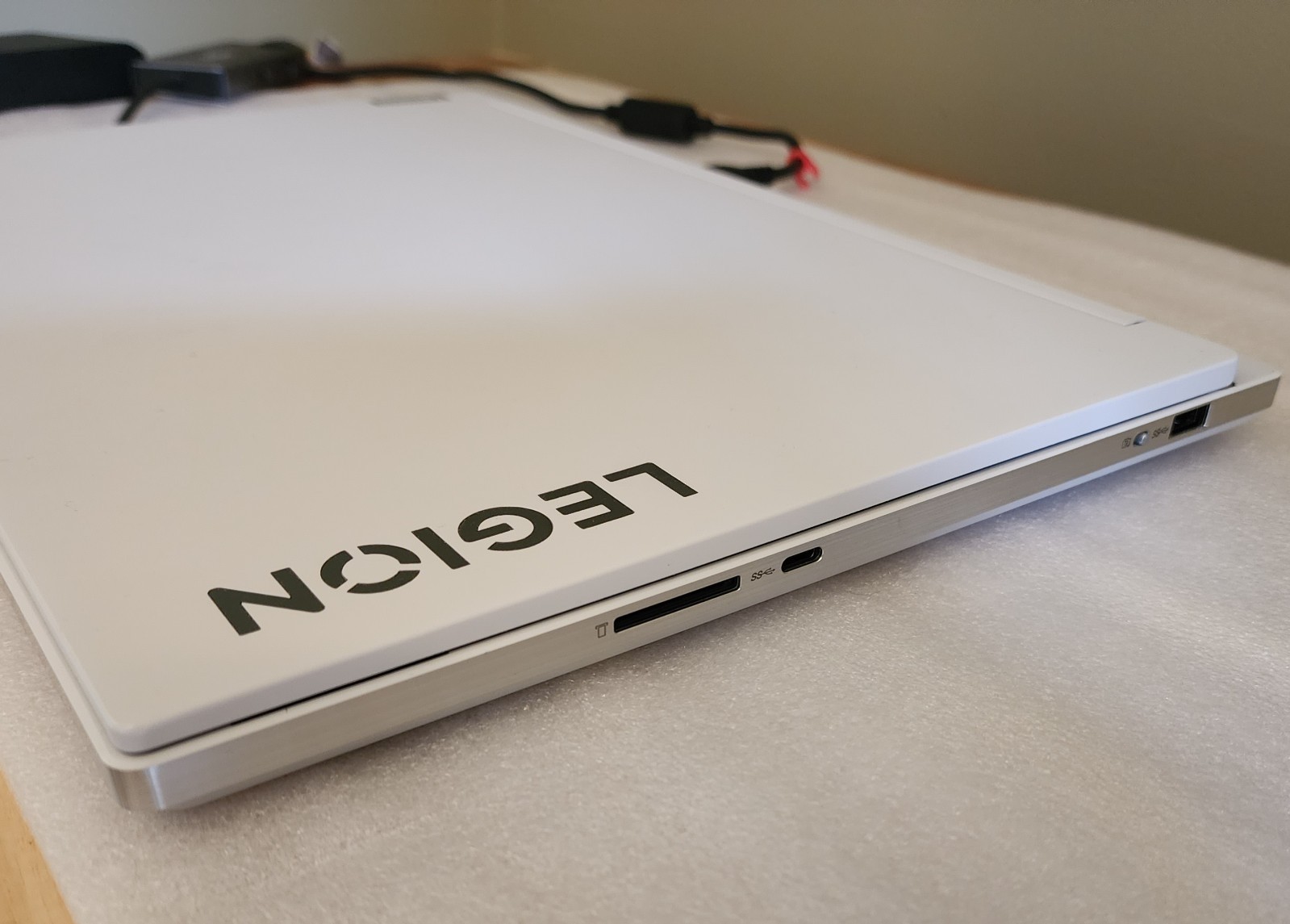 *MINT* Lenovo Legion 7 16IRX9 16″ i7-14700HX 16GB 1TB SSD RTX 4060 Laptop