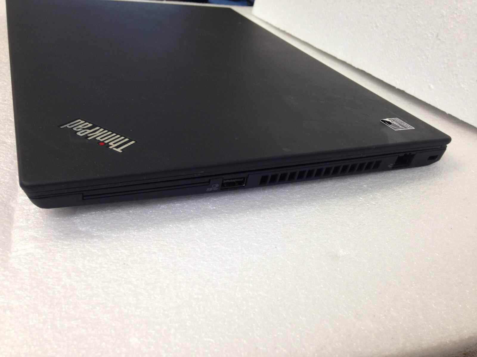 Lenovo ThinkPad AMD Ryzen 5 PRO 3500U 2100Mhz 16GB Touchscreen w/ AC Adapter