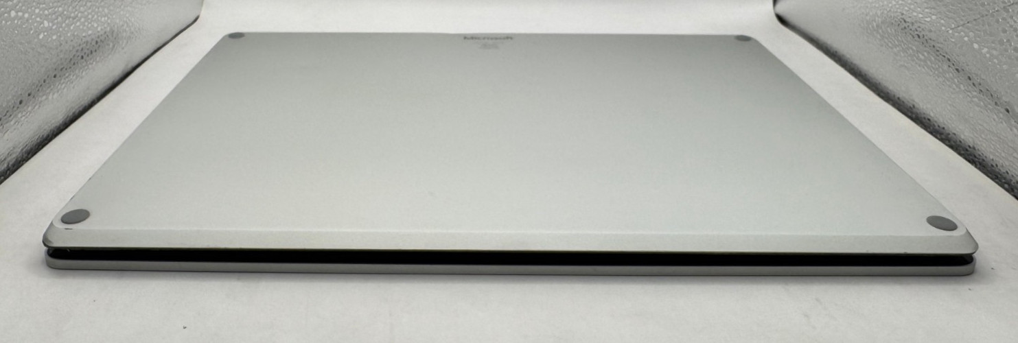Microsoft Surface Laptop 13-inch (2017) – Core i7-7660U – 16 GB – SSD 512 GB