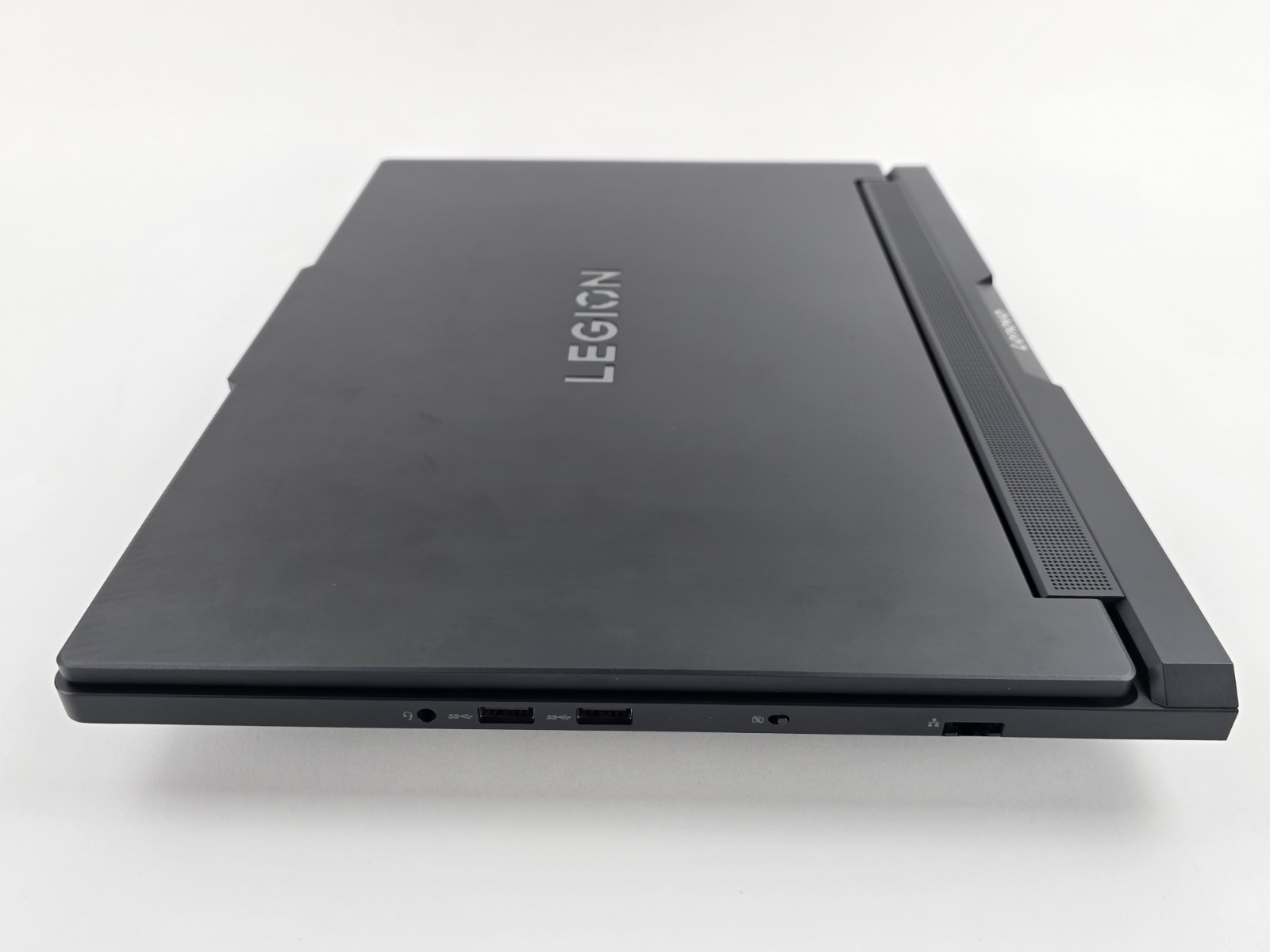 Lenovo Legion Pro 7i 16IAX10H 16″ 2.5K OLED Ultra 9 275HX 32GB 1TB RTX 5080 Good