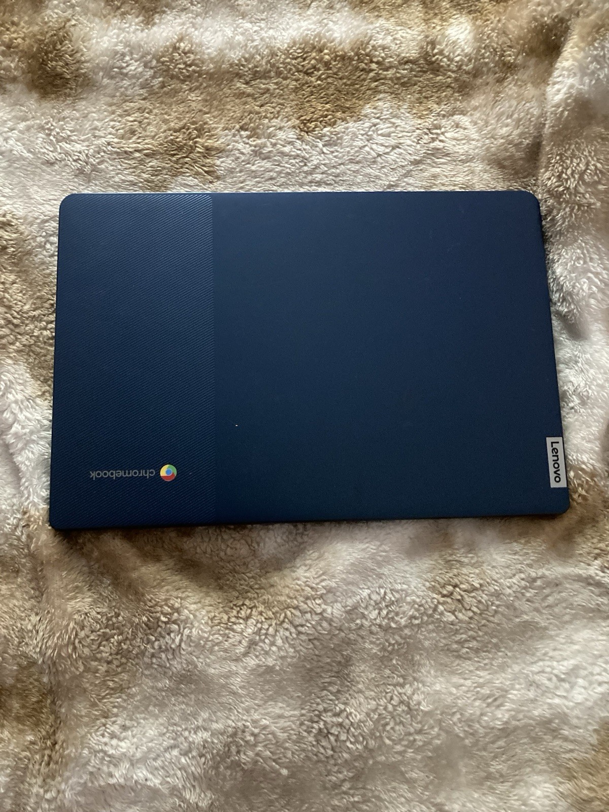 Lenovo IdeaPad Slim 3 Chromebook 14″ Full HD Touchscreen Laptop WITH CHARGER