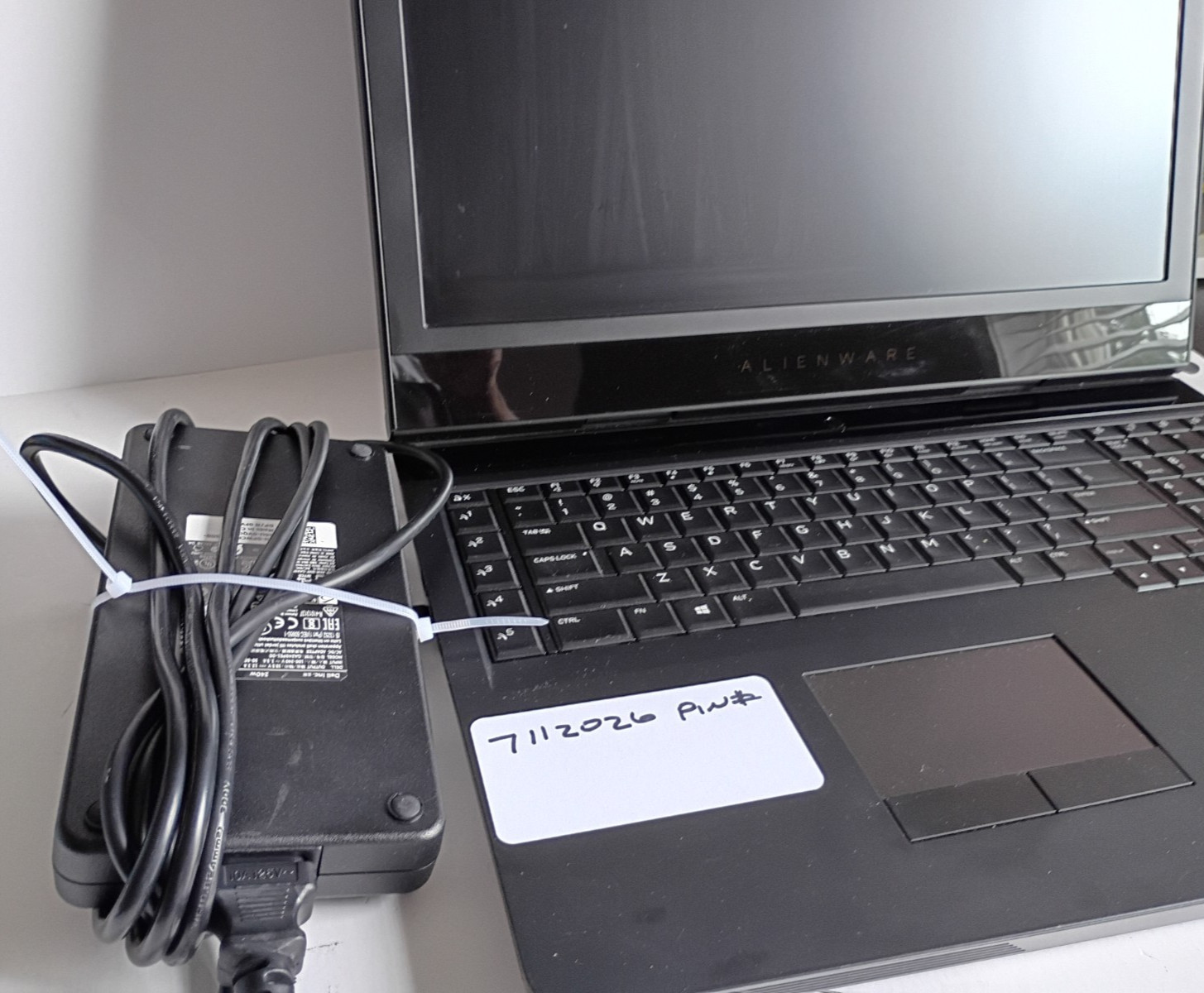 ALIENWARE 17 R4: i7-7700HQ @ 2.8, 32 GB DDR4 RAM, 1.512 TB SSD & HDD