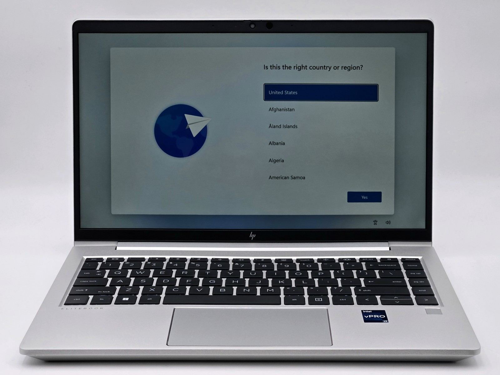 HP EliteBook 640 G9 14 Core i7-1270P 32GB 1TB SSD Windows 11 Grade D