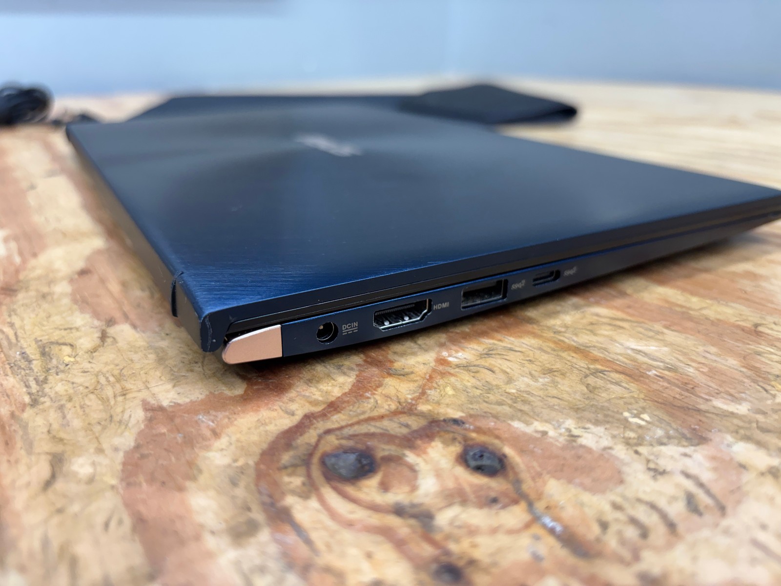 ASUS ZenBook 13 UX333FA 13.3″ i5-8265U 8GB 256GB SSD Win11 Ultrabook w/ Sleeve