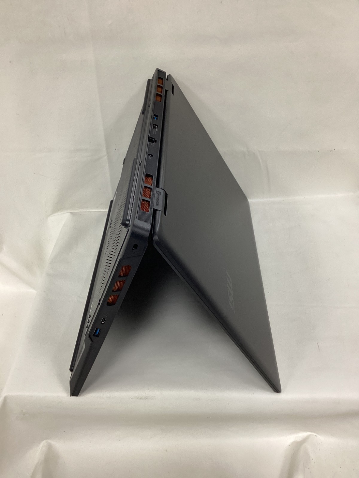 MSI Crosshair 18 HX 18″ QHD Gaming Laptop Intel Core Ultra 9 275HX RTX 5070 1TB