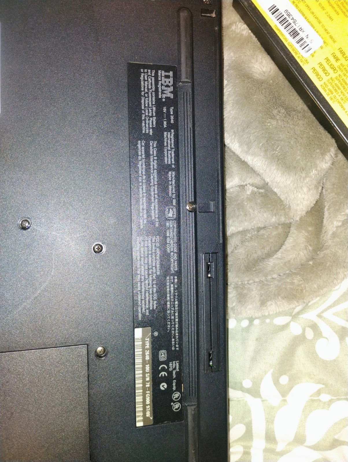 IBM ThinkPad 560 12.1″ Pentium 133MHz 16MB 1.3GB HDD TrackPoint AC/Batt