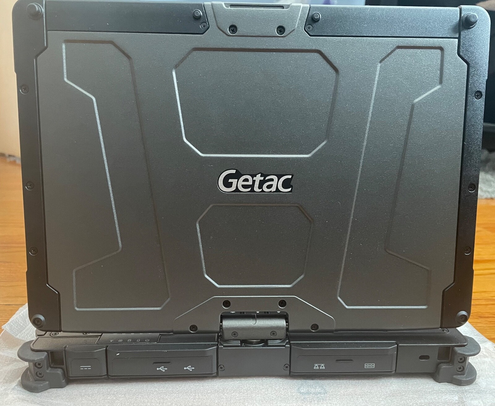Getac v110 Intel Core i5-5200U 8GB RAM 128GB SSD ( LOW operating of 3-4 Hours!)