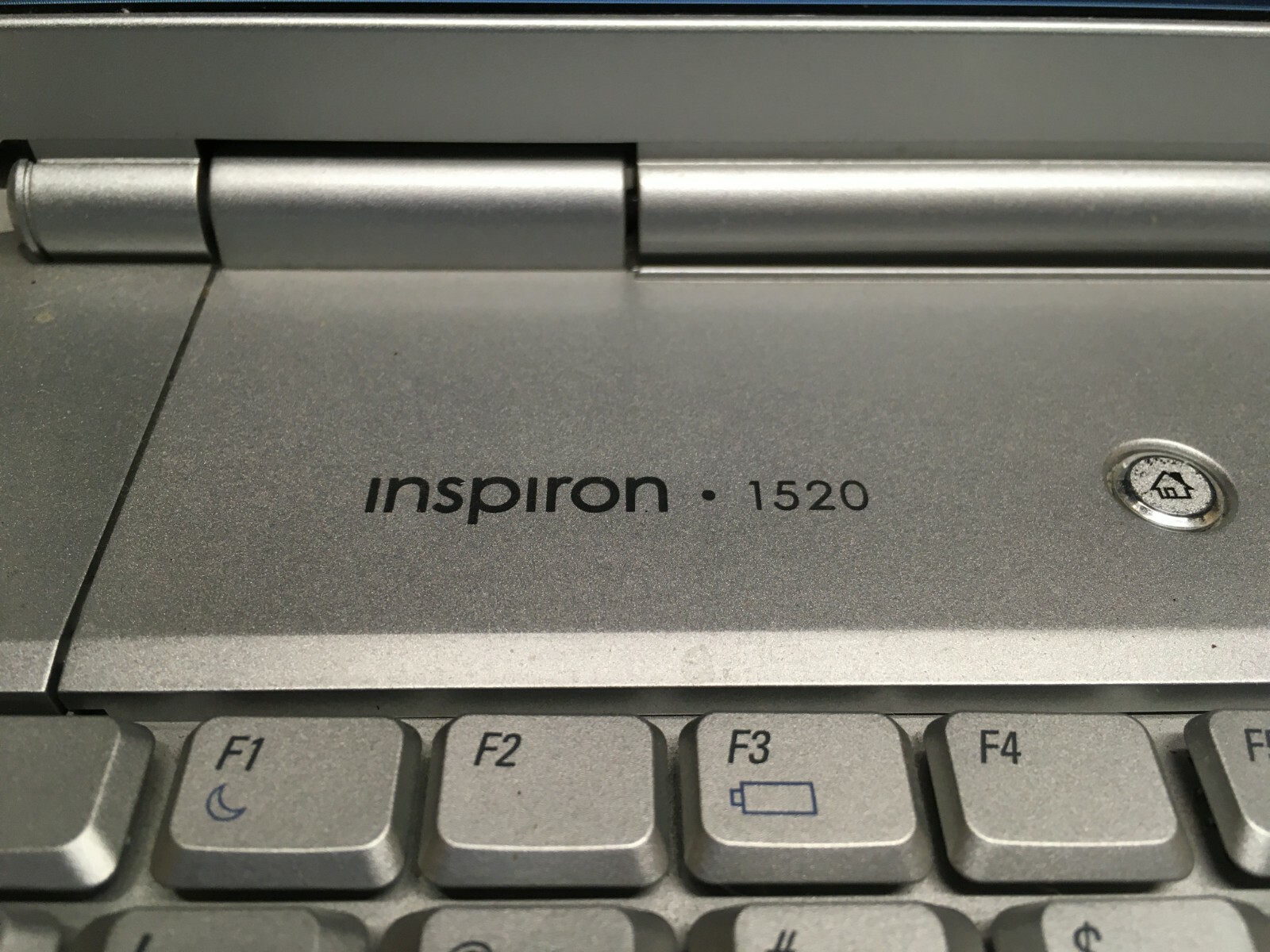 Dell’s Inspiron 1520 15″ (AS IS / FOR PARTS) – Intel Core 2 Duo @ 2 GHz – JZ