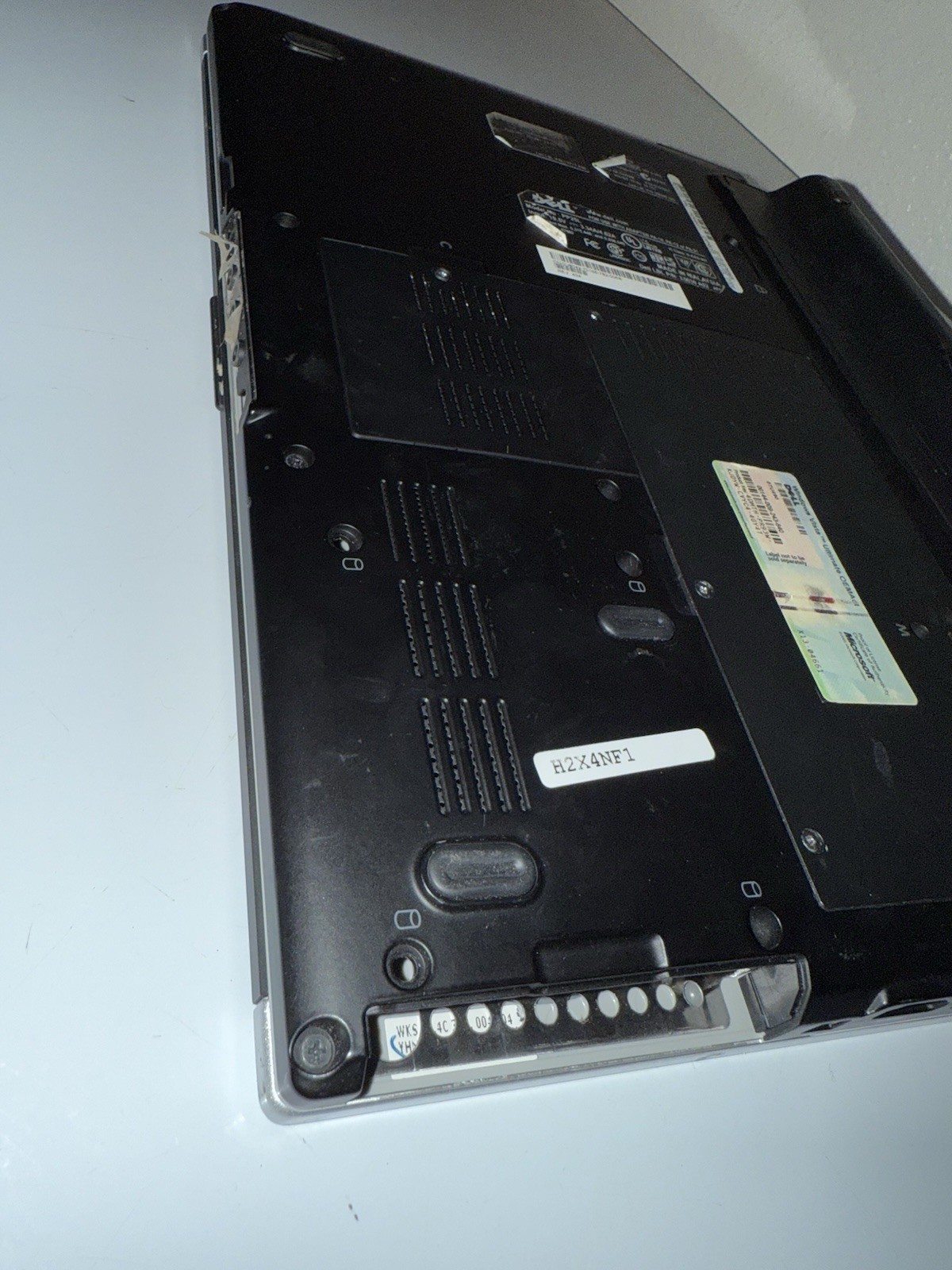 Dell XPS M1330 Laptop Intel Core 2 Duo CPU 13″ No HDD & NO POWER PARTS ONLY