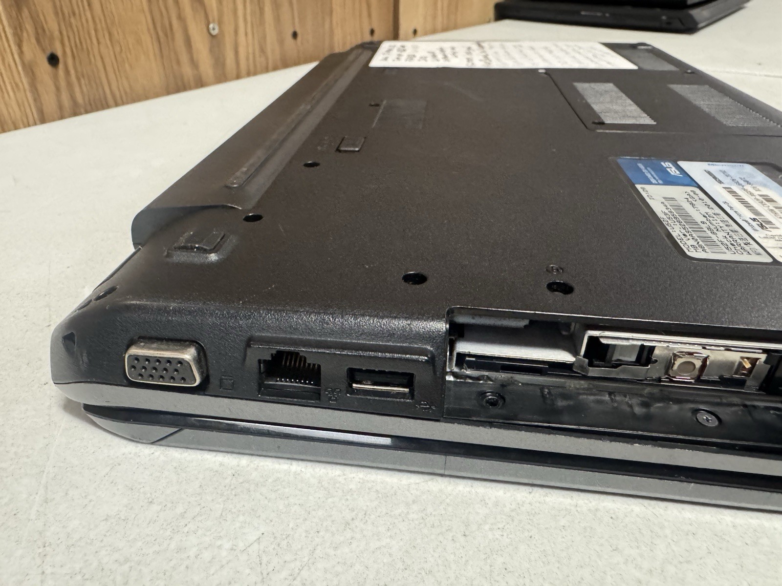 ASUS U52F Laptop i5-2.53GHz 4GB 750GB | Broken Housing | Keyboard No Response