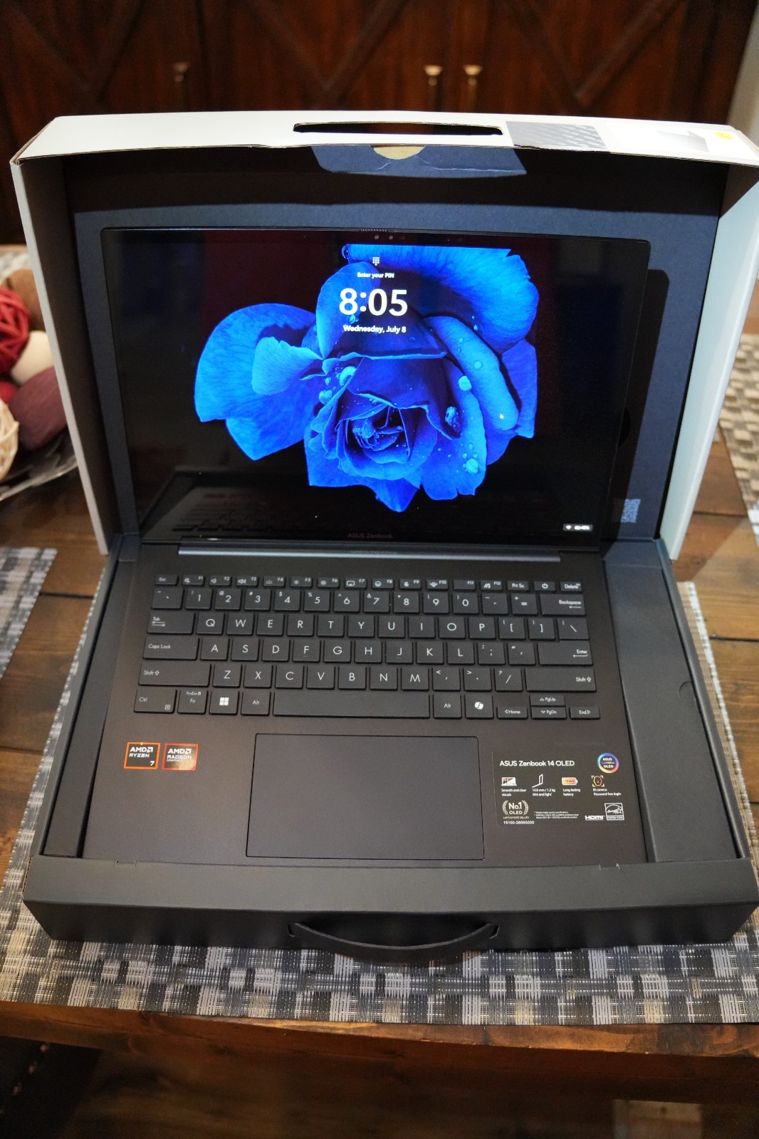 ASUS Zenbook 14″ OLED WUXGA Touchscreen 16 GB RAM AMD Ryzen 7 8840HS