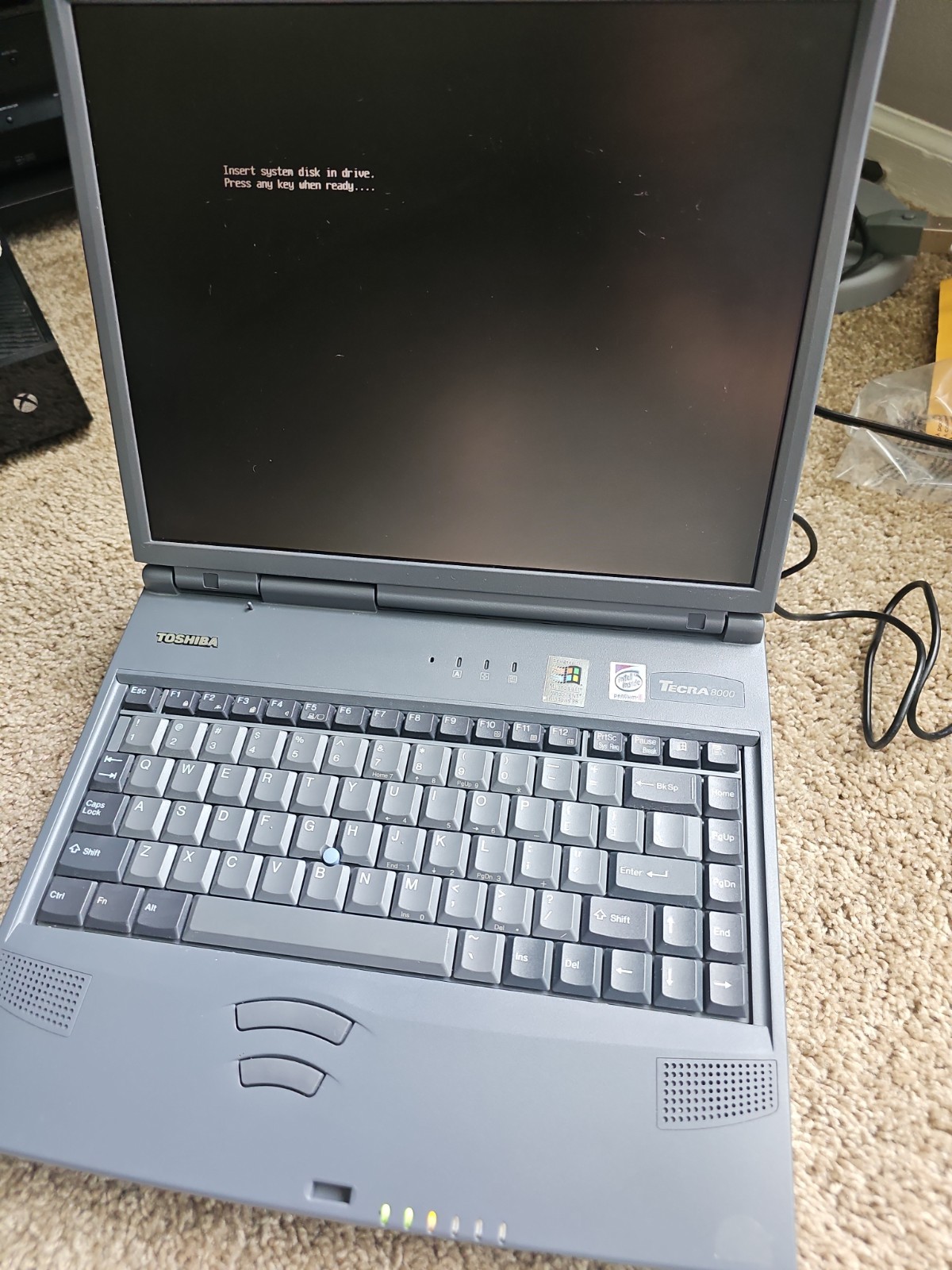 VINTAGE Toshiba Tecra 8000 Laptop Intel Pentium II, 300MHz TESTED WORKS NO HDD