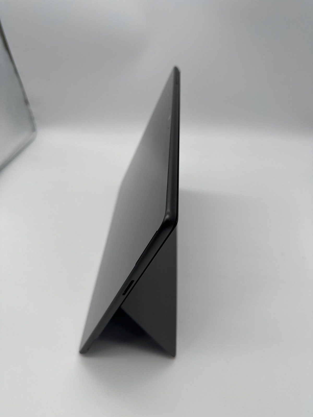 Microsoft Surface Pro 11 Copilot+ PC 13″ Snapdragon X Plus 16/256GB Win11 Pro