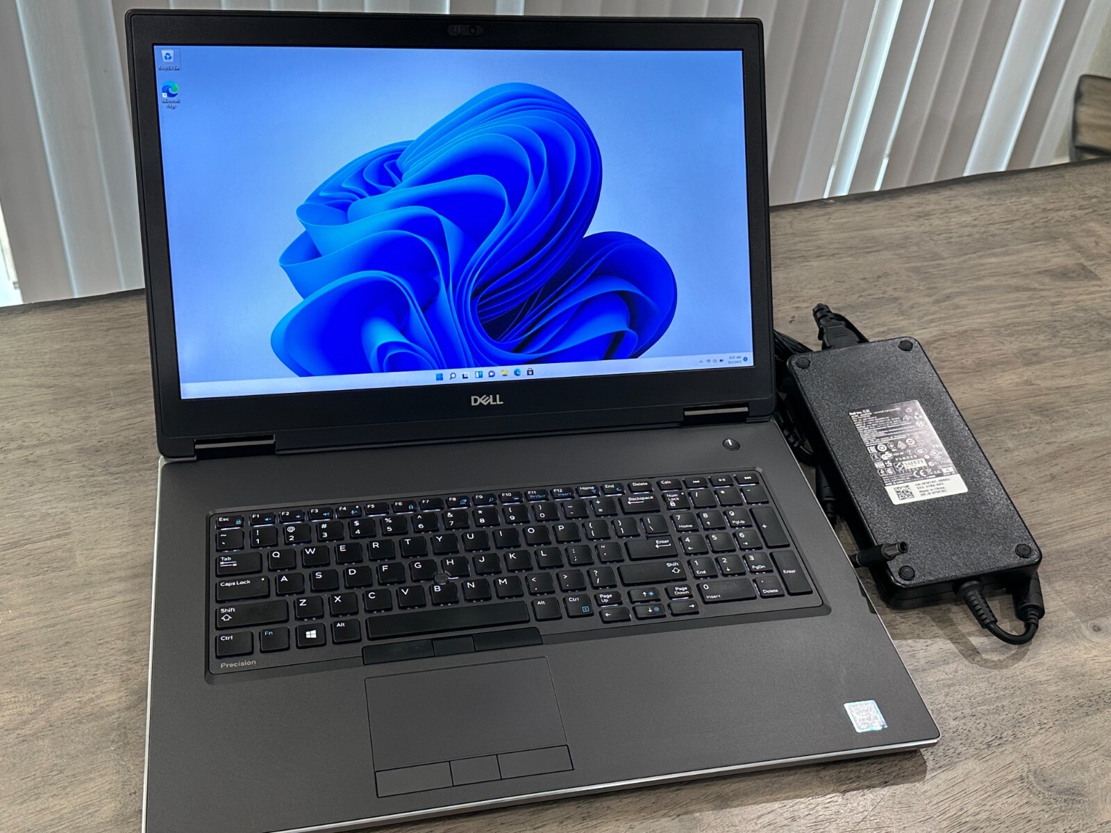 DELL PRECISION 7740 17.3″ i7 9850H 2.6GHz 48GB RAM 1.5TB SSD NVIDIA RTX 3000