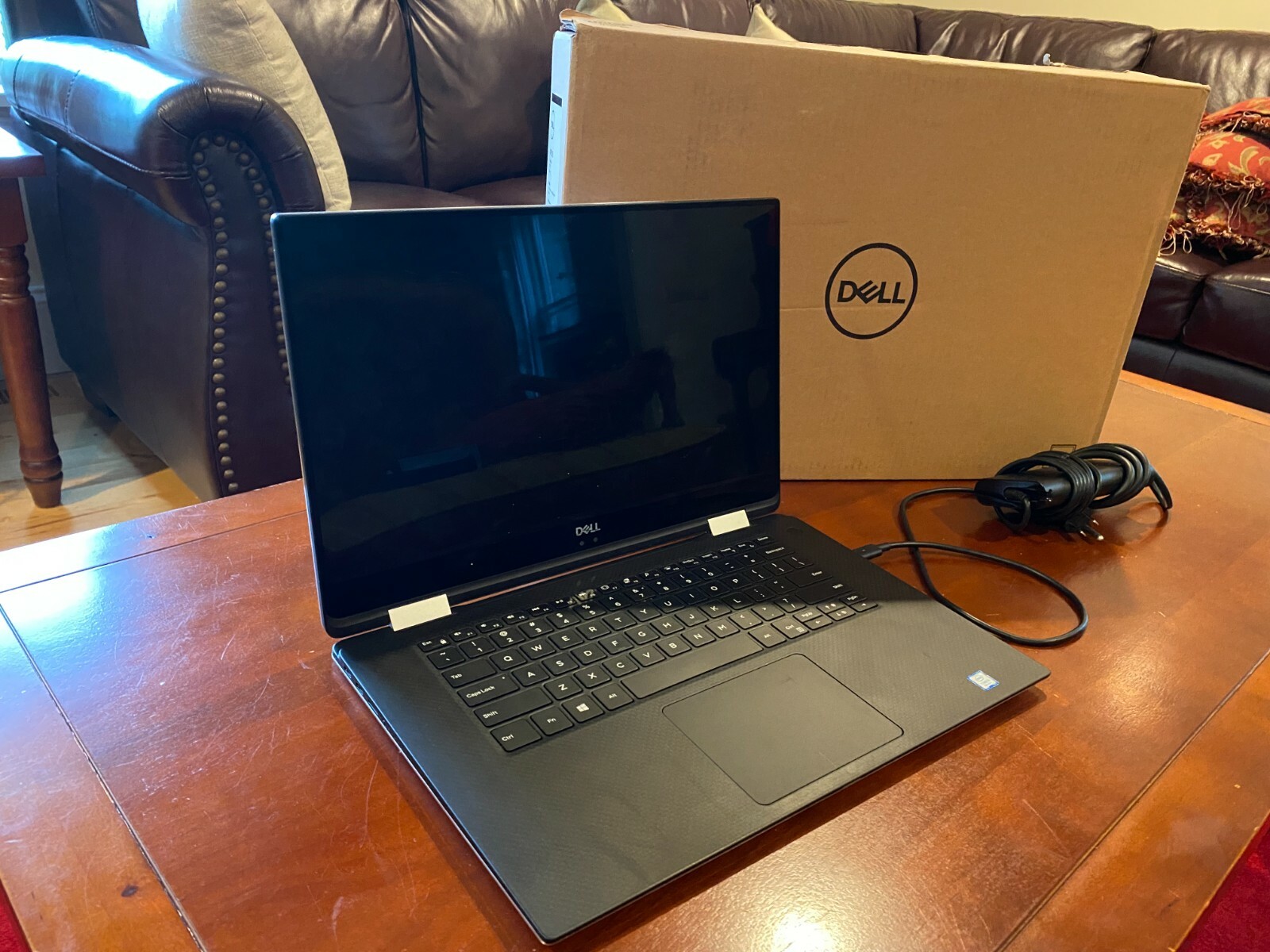 Dell XPS15 9575 2-in-1 1080p Touchscreen 2018 2.8GHz i5-8305G Vega M GL Graphics
