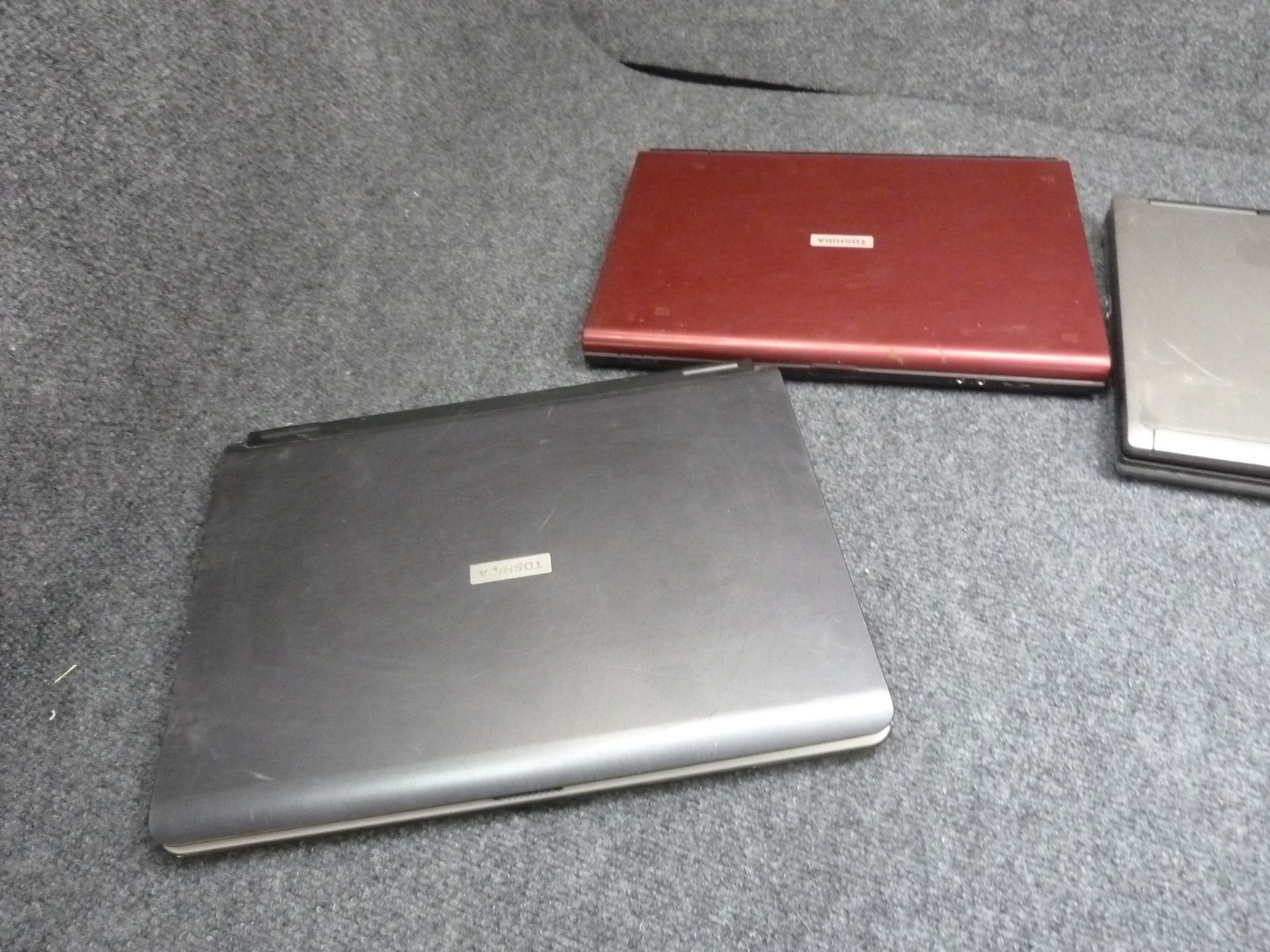 Lot of 4 Mixed Laptops DELL,TOSHIBA See Description for Specs