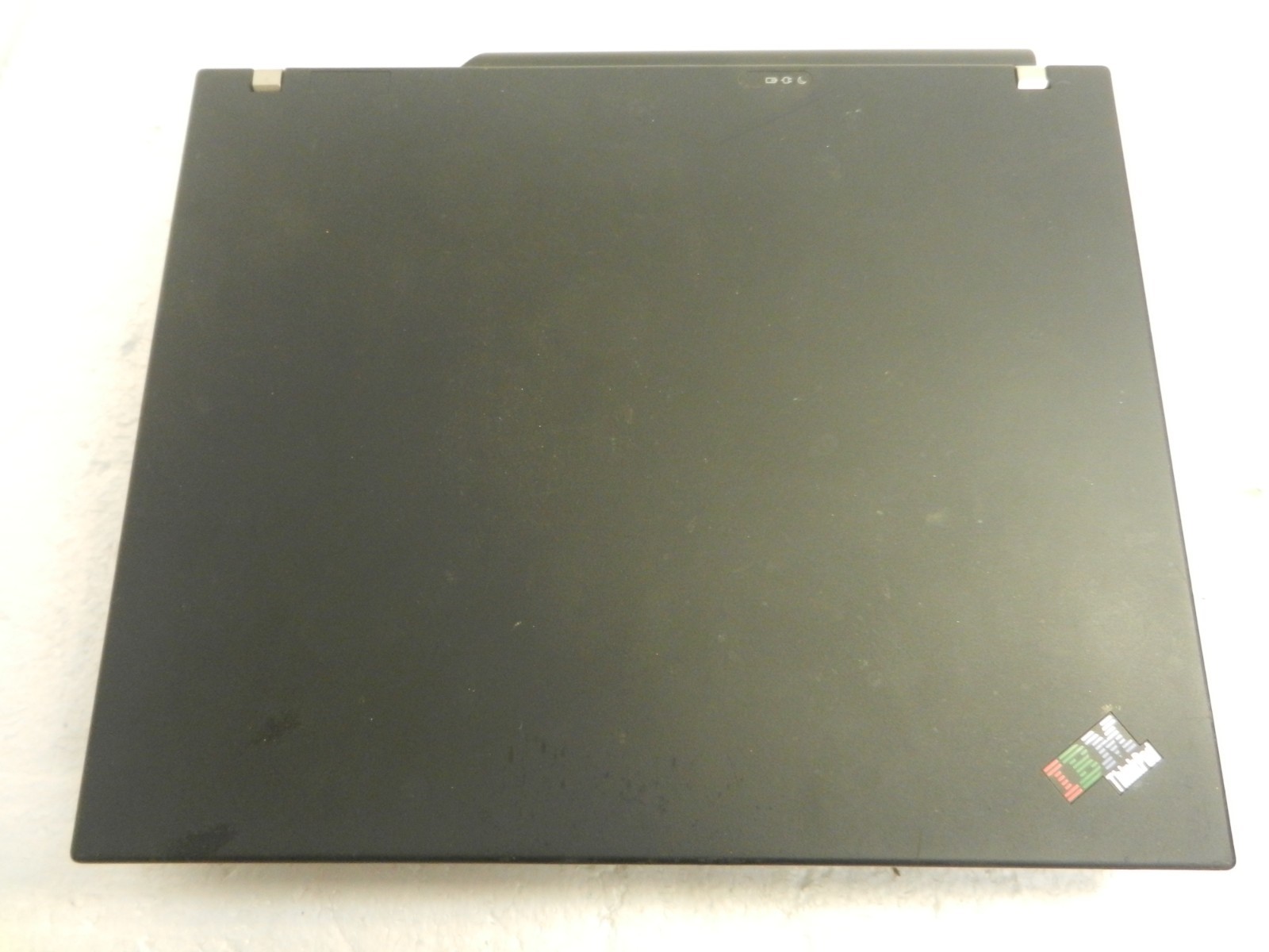 IBM 15″ Lenovo T60 Thinkpad – Core 2 Duo T2400 @ 1.83GHz / 1GB – LINUX MINT 13
