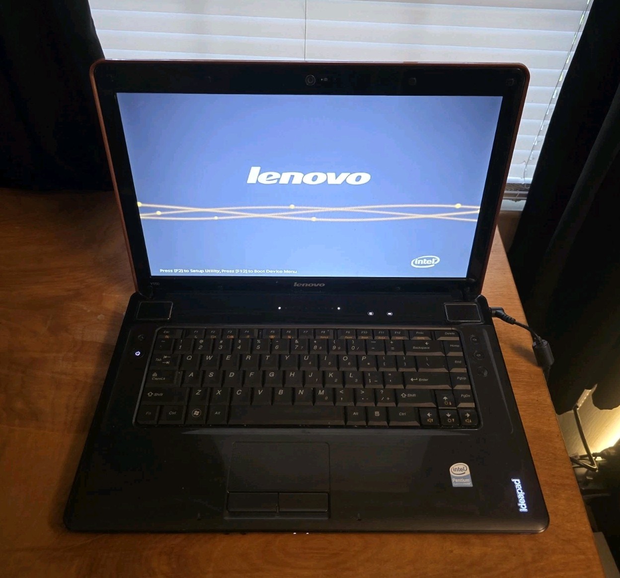 Lenovo Y550 CPU Pentium Dual Core 2GHz 4GB RAM Bad Battery NO HDD