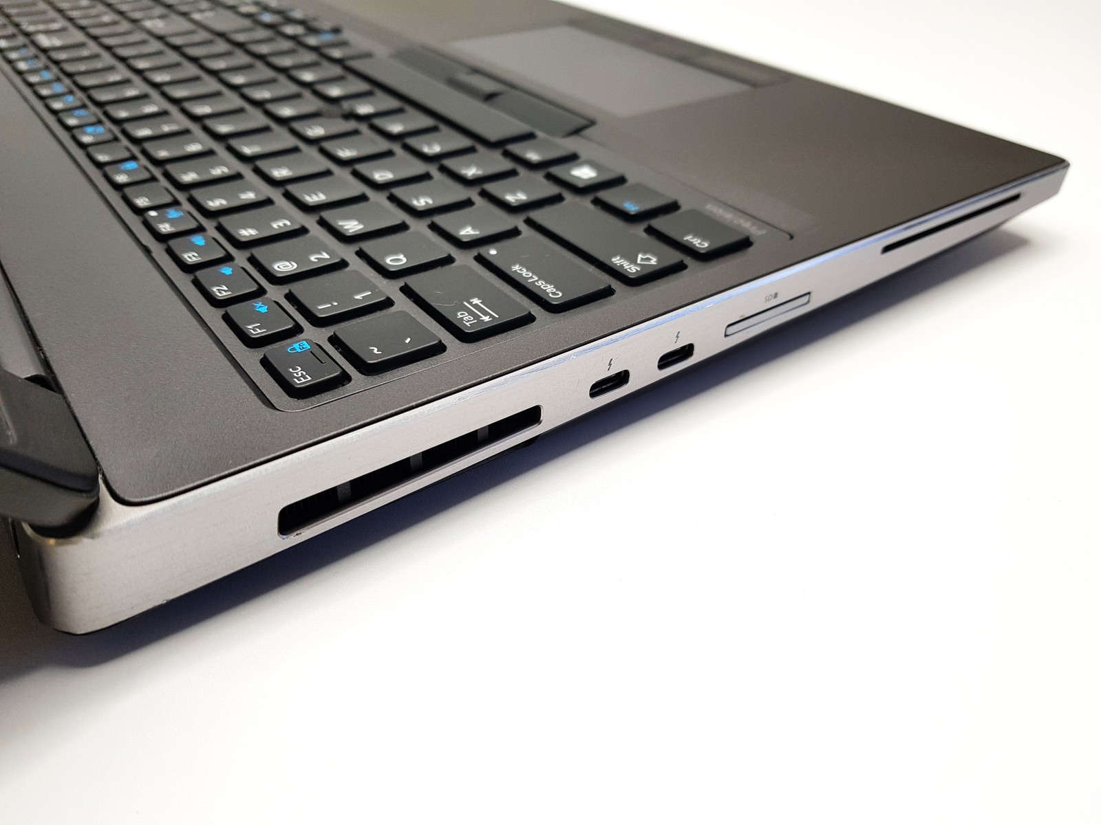 Dell Precision 7540 15.6″ FHD I9-9880H 16GB 256GB SSD Quadro Rtx 3000 W 10 Pro