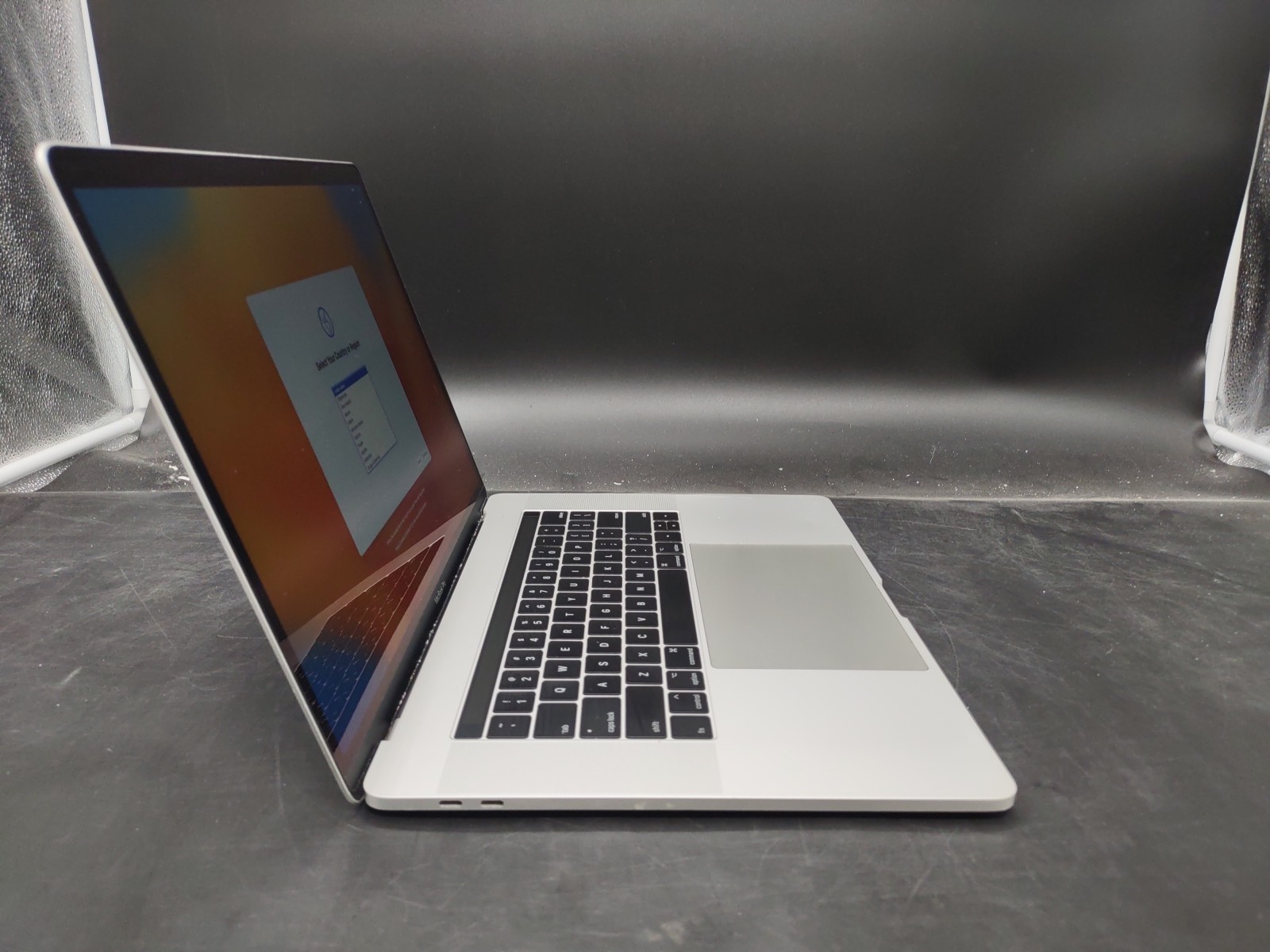 Macbook Pro 14,3 A1707 i7 7700HQ @ 2.80GHz 16GB RAM 250GB NVME macos Ventura