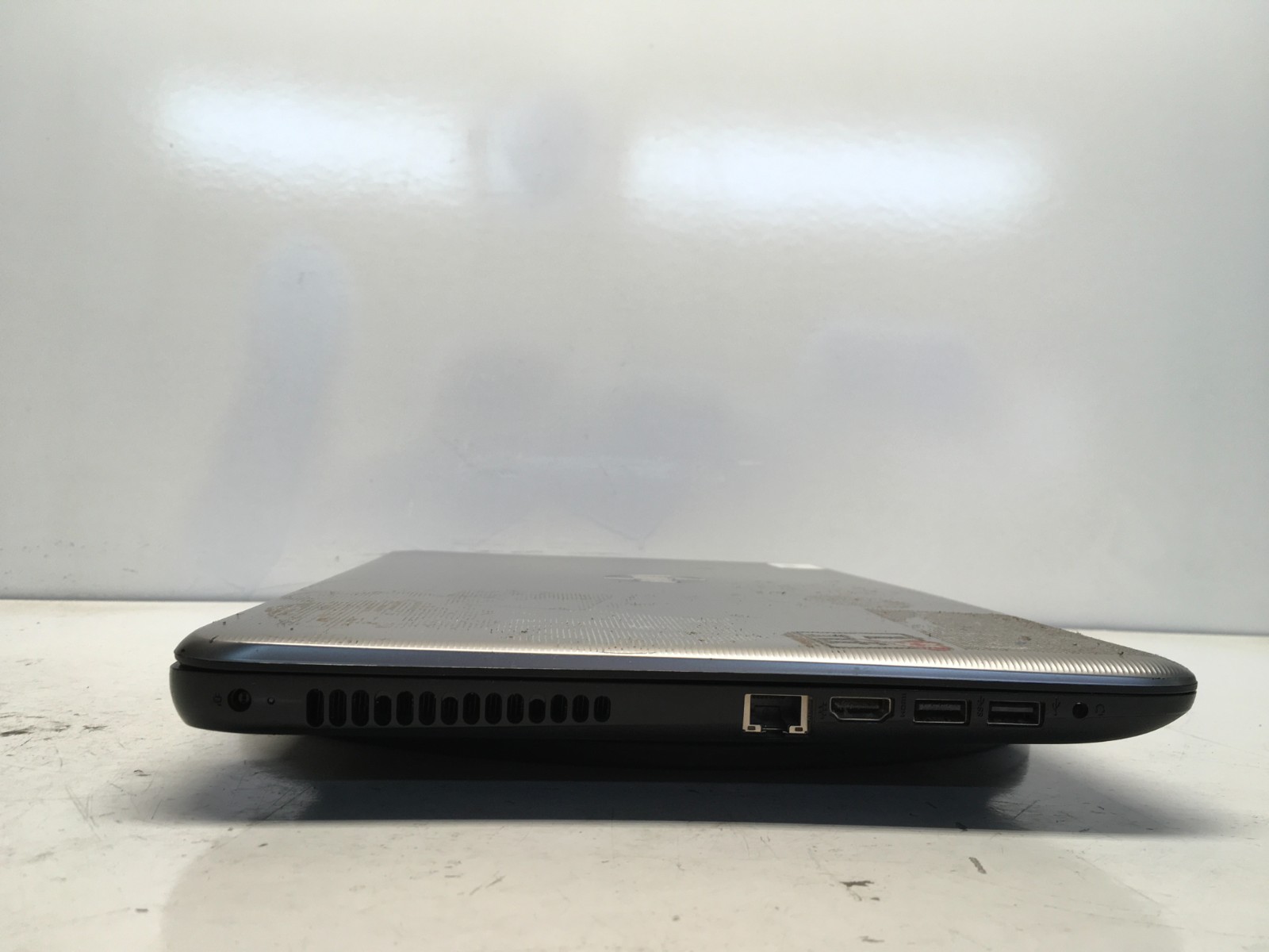 HP 15-BA113CL AMD A10-9600P 2400MHz 12 GB NO HDD