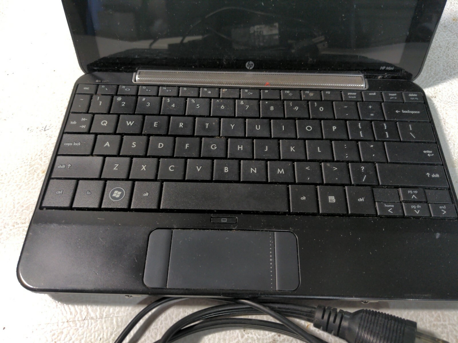 HP Mini ft313ua 1035NR netbook w/ power supply parts/repair