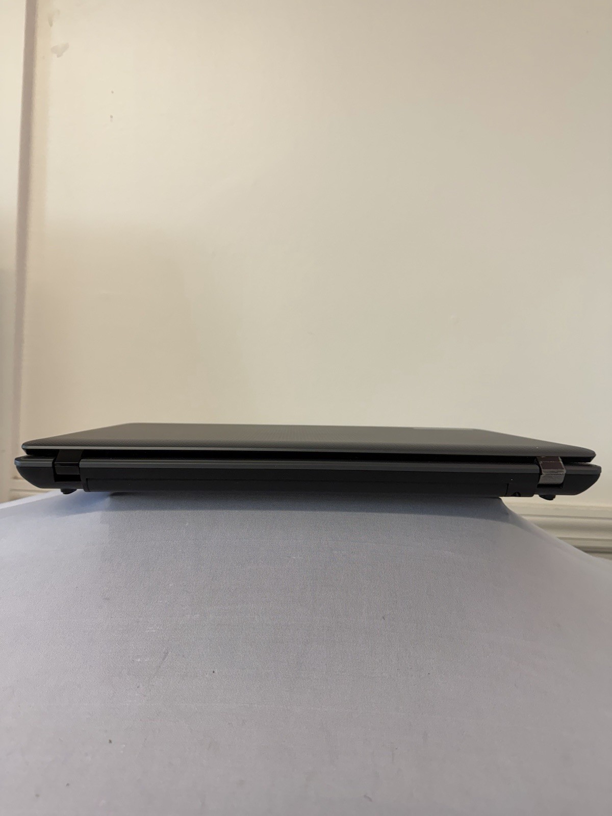 Acer Aspire 5250-0450 Laptop – Good Screen – AMD-E350 – RAM 4 GB – Read Des