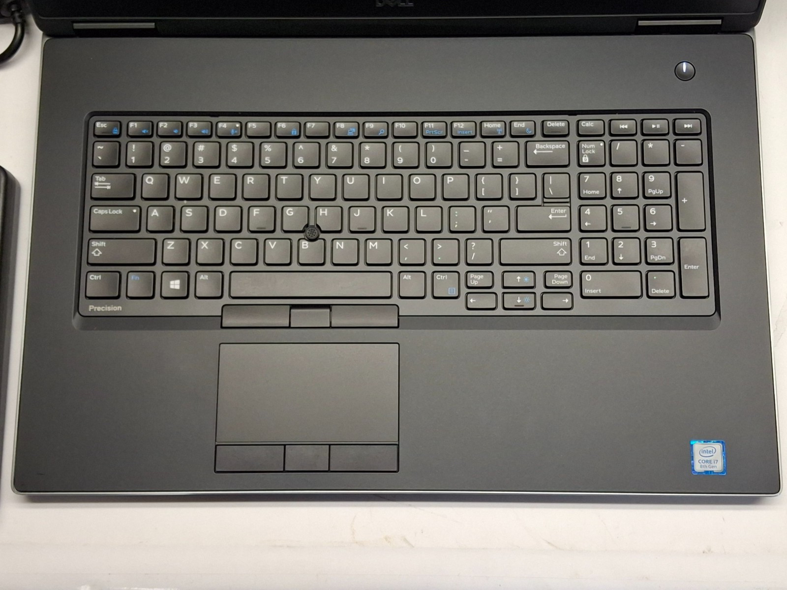 Dell Precision 7730 17.3″ Intel i7-8850H 16GB DDR4 256GB SSD WX 4150 Pro Win11P