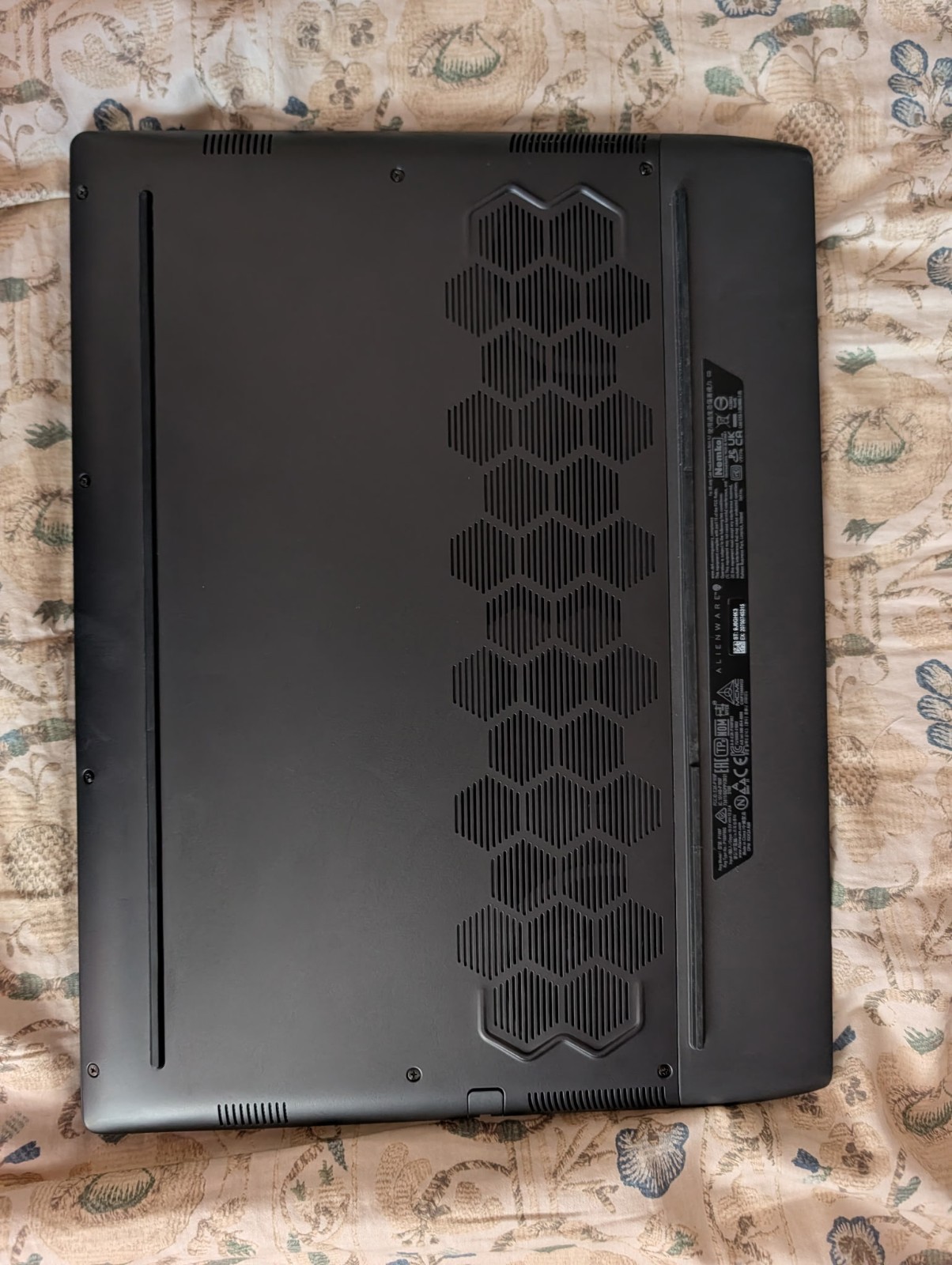Alienware m15 15.6in Ryzen 9 16GB 1TB SSD RTX 3070 Win 1080p Black