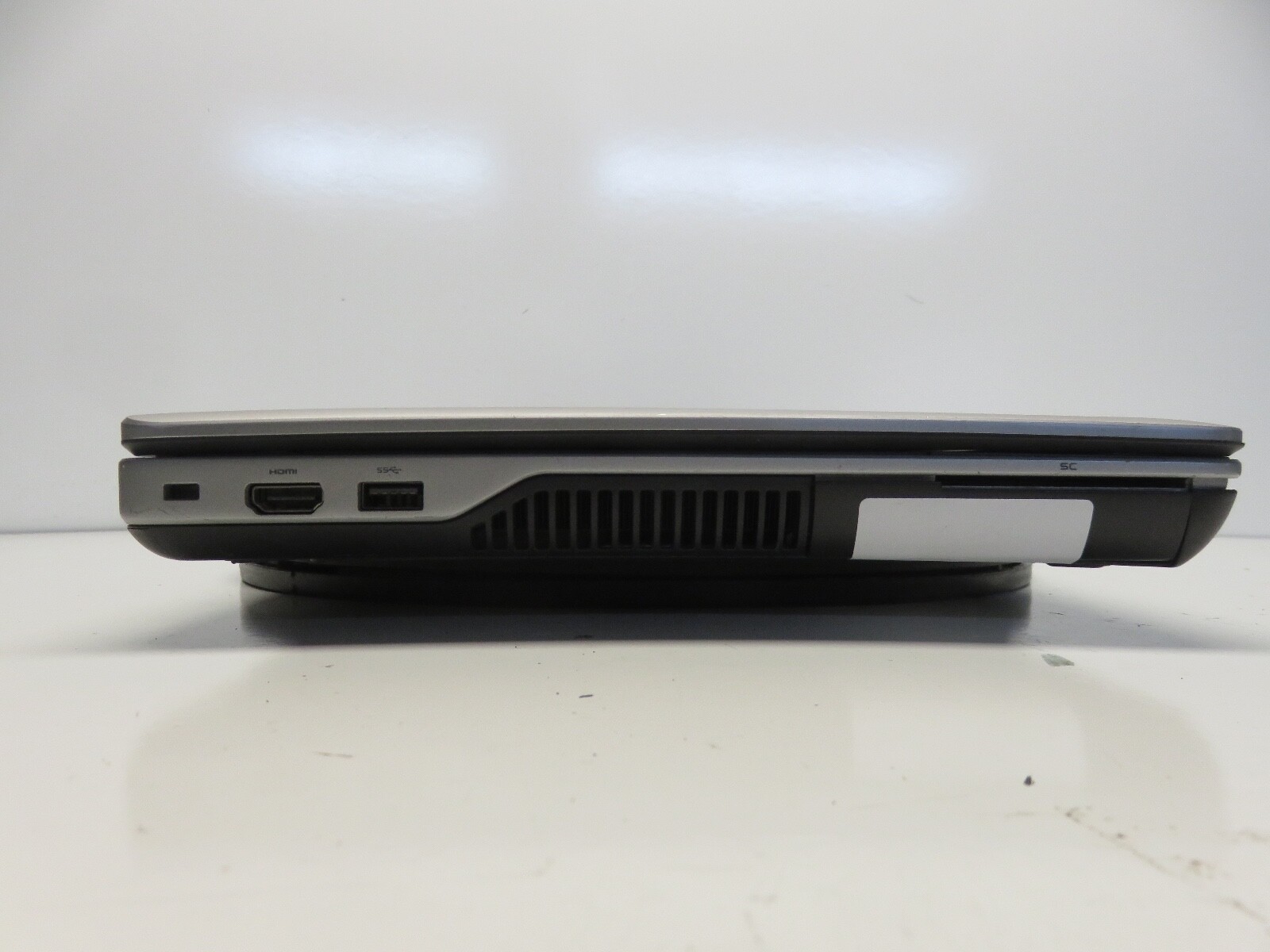 Dell Latitude E6540 Intel i5-4300M 2.6GHz 8 GB NO HDD No Batt – Bad Display