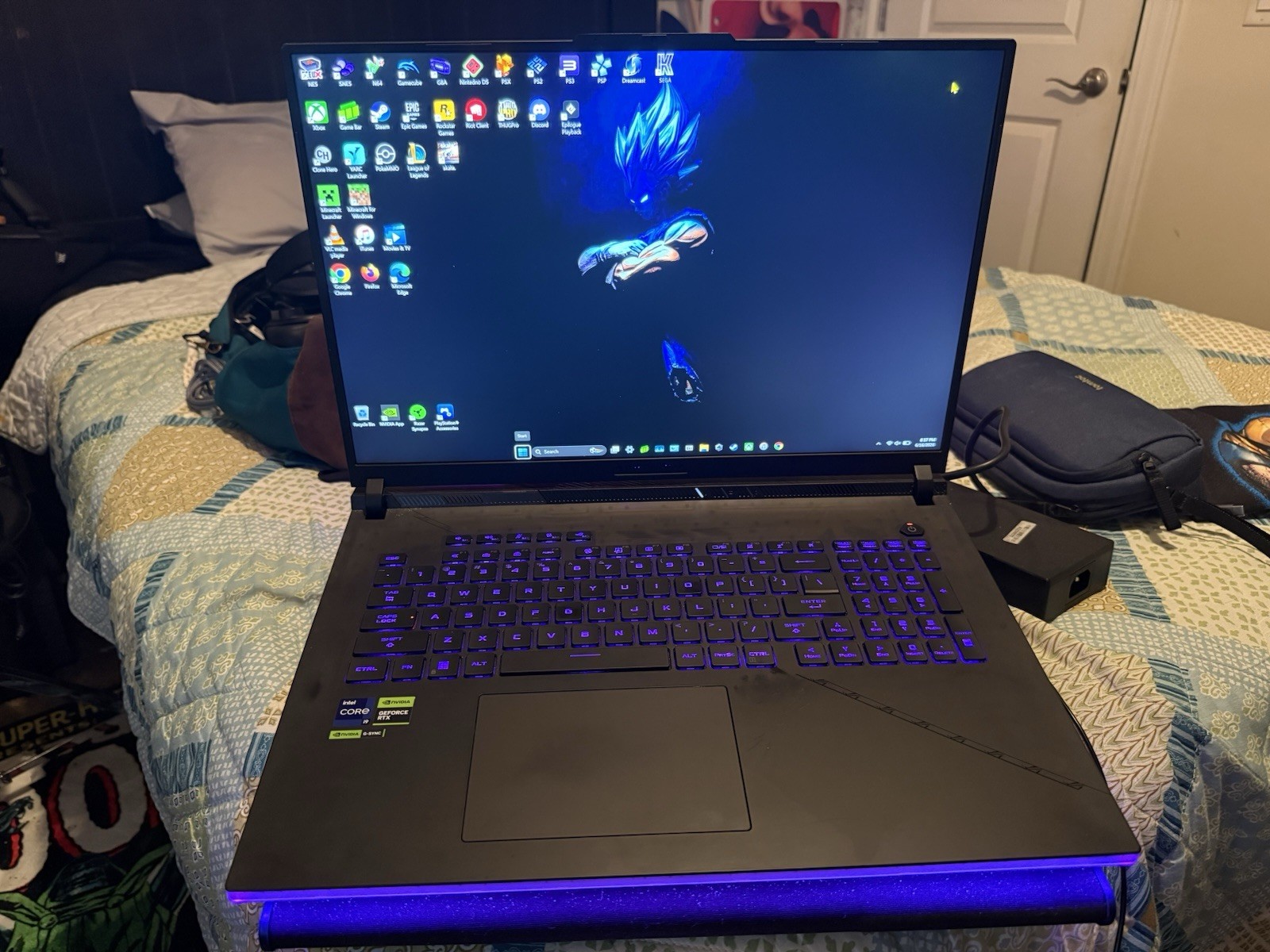 ASUS ROG Strix Scar 18 Laptop i9, RTX 4090, 32GB RAM, 8TB SSD, Plus Accessories