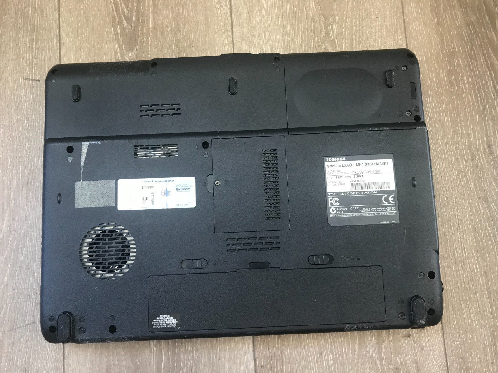 Toshiba Satellite L300D AMD Athlon 64×2 Dual-Core TK-57 1.90GHz 4GB RAM 160GB