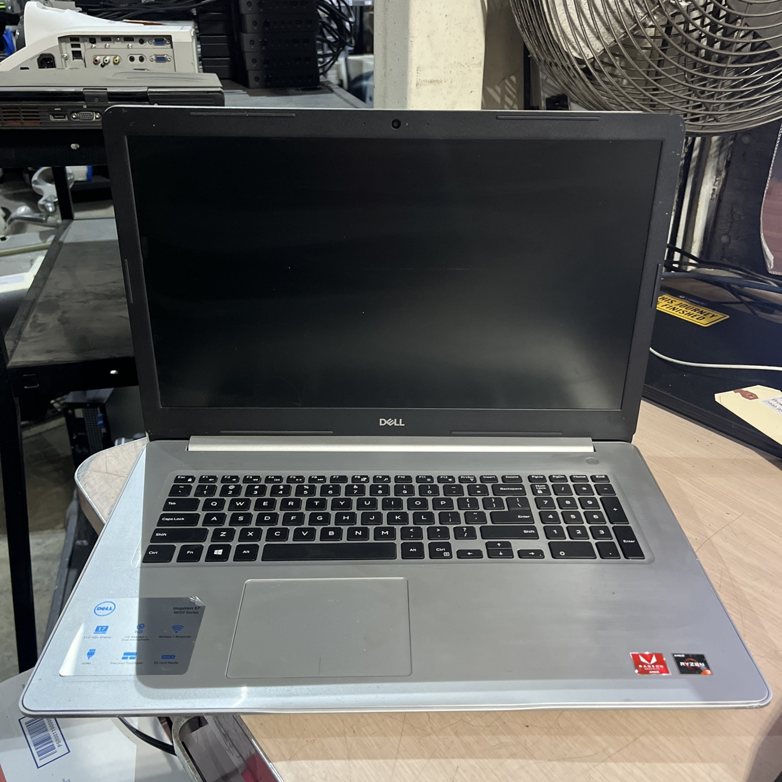 DELL INSPIRON 5575 AMD RYZEN 3 2200U 8GB RAM NO HD