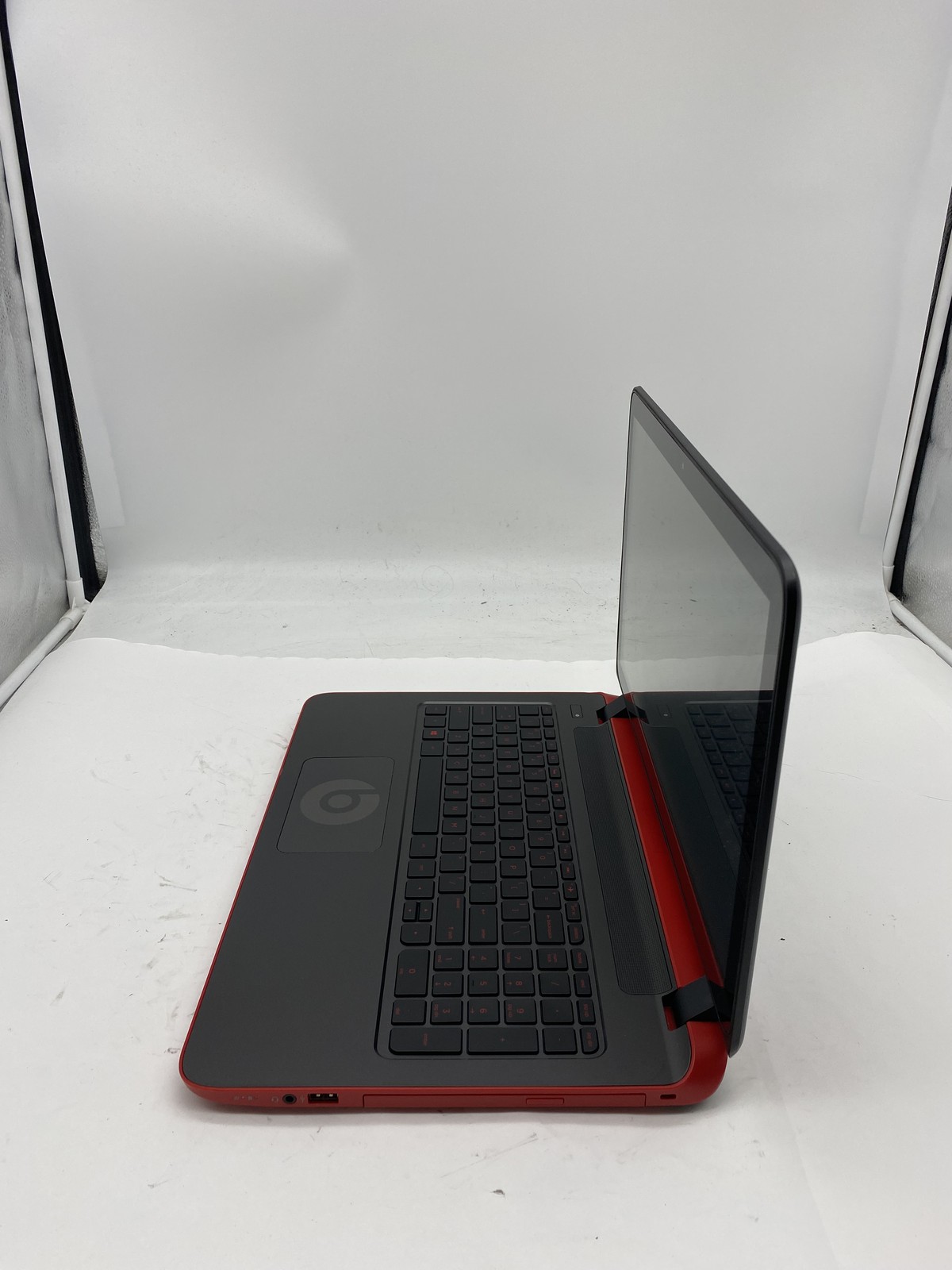 HP Beats 15 Laptop AMD A10-7300 Radeon R6 1.9GHz 8GB RAM 1TB HDD W10P Touch