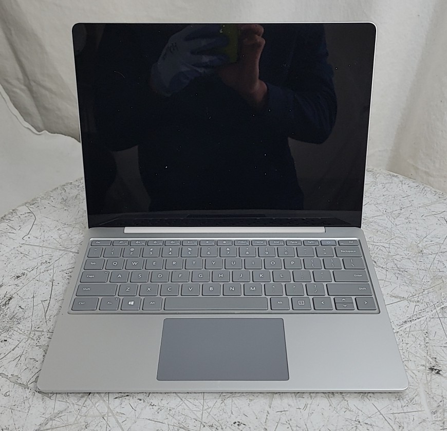 MICROSOFT Surface Laptop Go 1943 Laptop Core I5-1035G1 8GB 128GB SEE NOTES