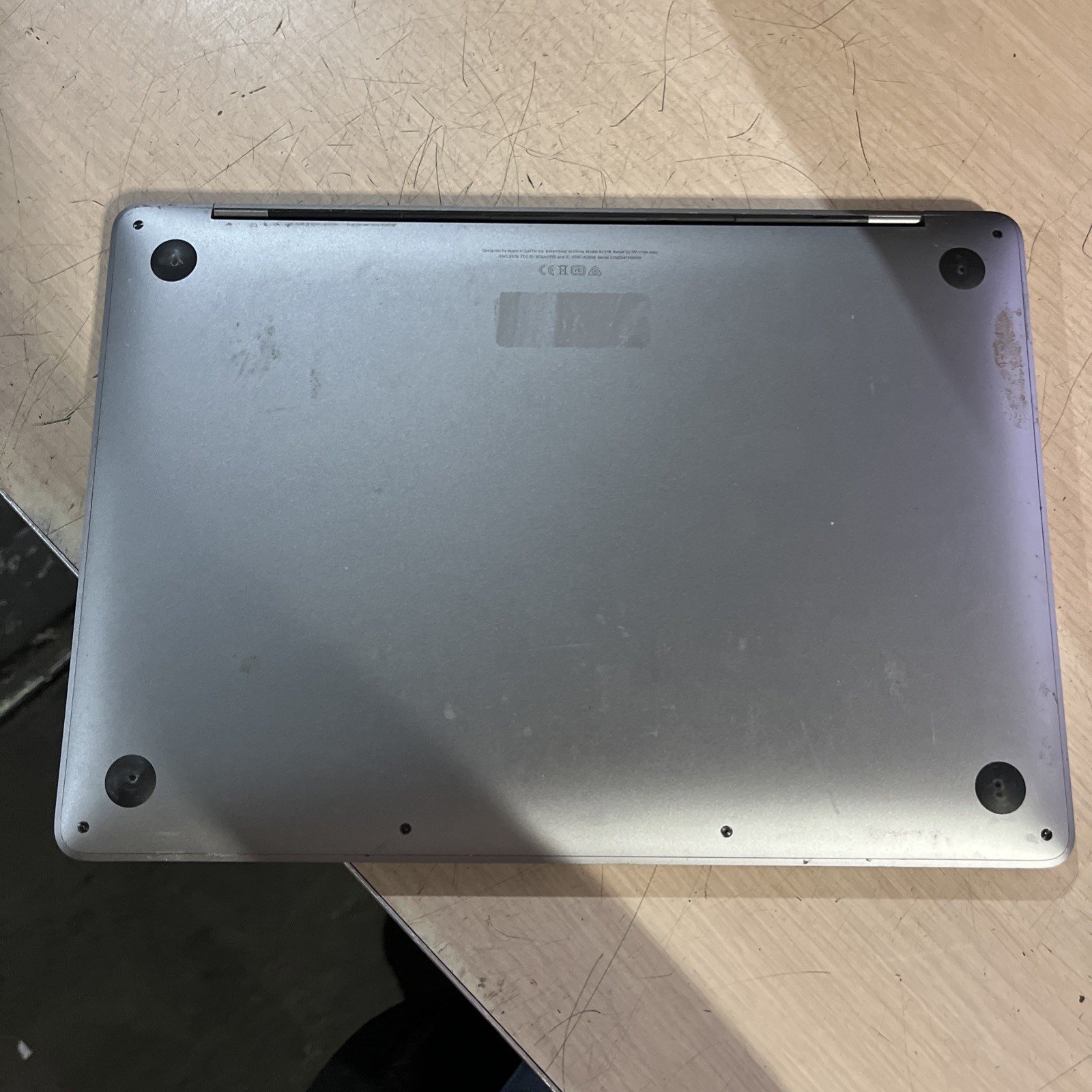 APPLE MACBOOK PRO “M1″ 8 CPU/8 GPU 13” 3.2GHZ 8GB RAM 256SSD