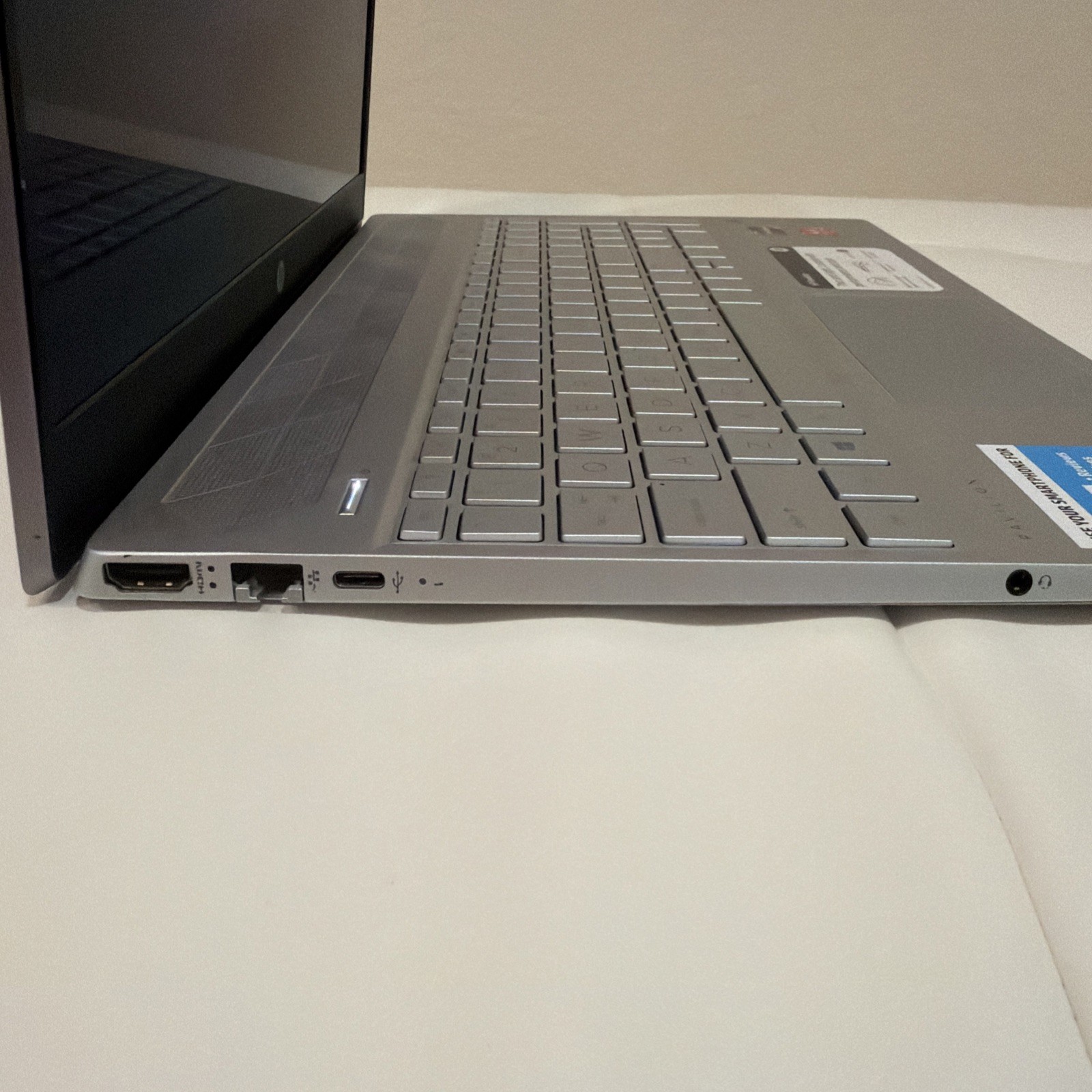 HP 15-EF2013DX 15.6″ Touch 8GB |256GB AMD Ryzen™ 5 3500U 2.10GHz WIN11H, Silver