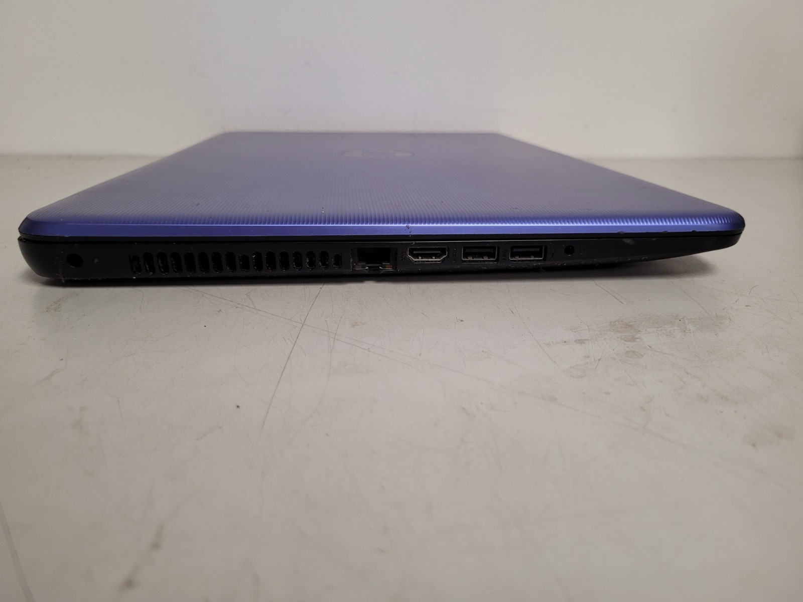 Hp notebook 17-y013cy Radeon A12 9700p 2500mhz 12gb ram 256gb charger*8CG6472F1D
