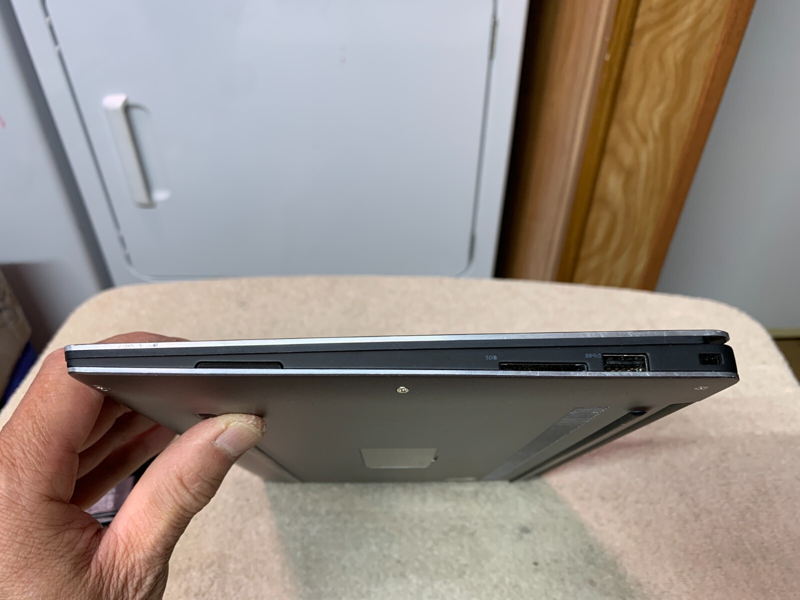 Dell XPS 9360, i5 7300u, 8 GB – 256 GB M2 NVMe SSD Windows 11 Pro # D82R5H2